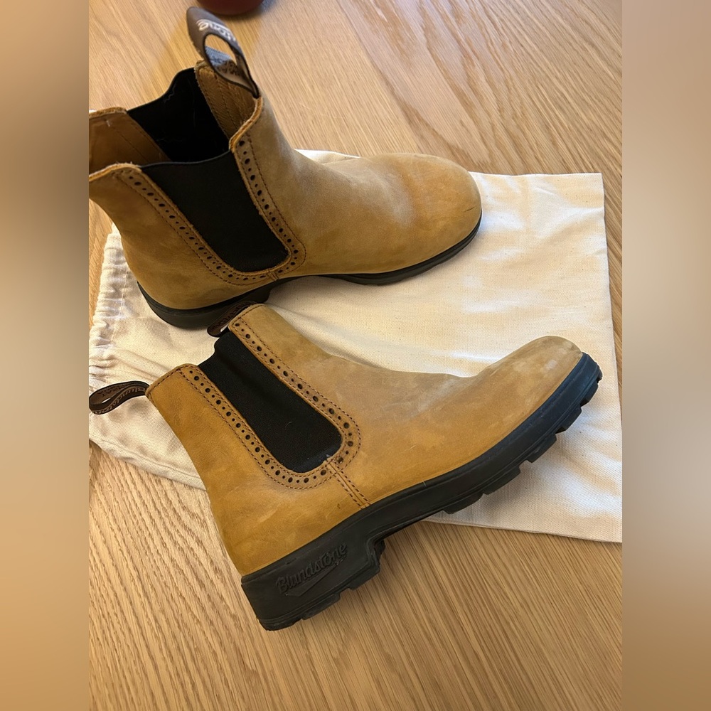 Blundstone crazy horse suede Chelsea Boots